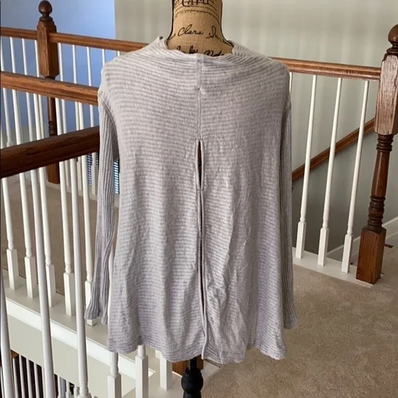 Free People open back turtleneck. - Picture 3 of 5
